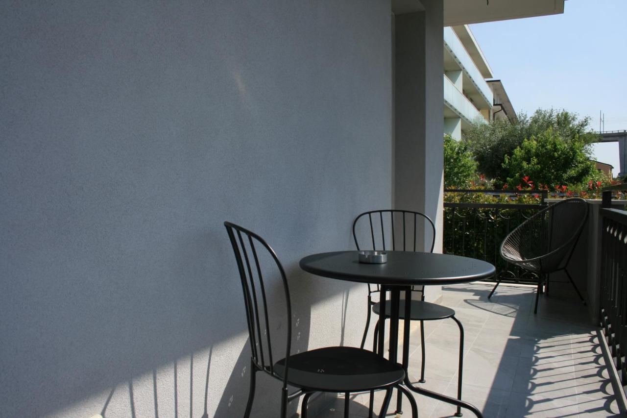 Du Lac Aparments Ντεζεντσάνο ντελ Γκάρντα Εξωτερικό φωτογραφία